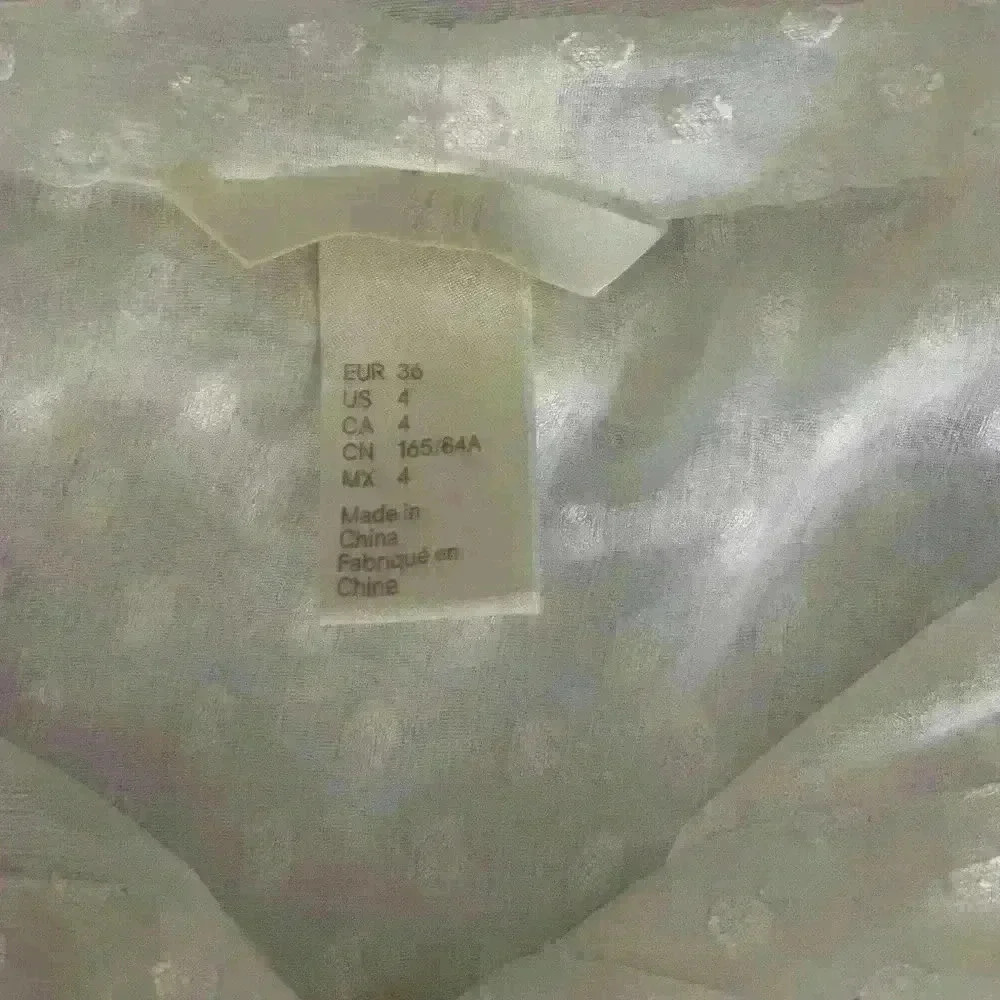 H&M Blouse in airy, pattern-weave fabric. - Picture 9 of 10